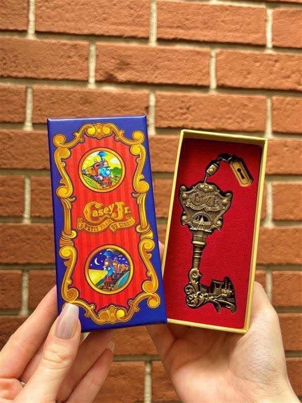 Casey jr limited edition key - Disneyland Paris
