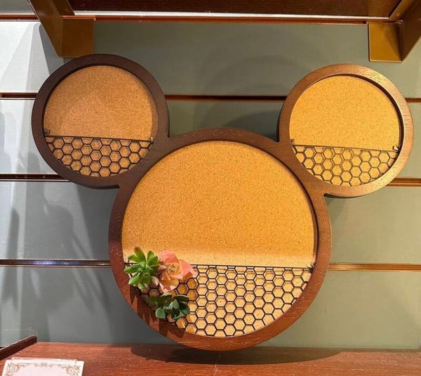 Mickey flower pinboard - Disneyland Paris