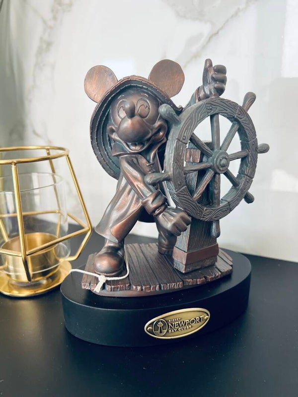 Newport bay figurine - Disneyland Paris