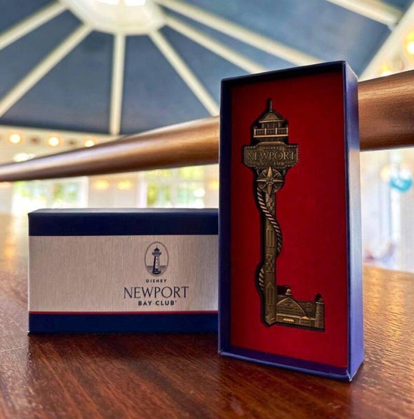 Newport bay limited key - Disneyland Paris