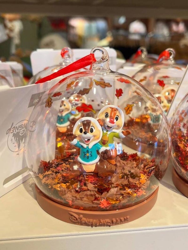 Chip & Dale winter outfit - ornament - Disneyland Paris