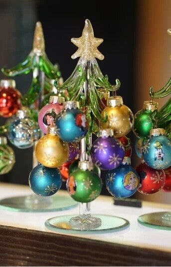 Arribas glass christmas tree small - with 10 small disney ornaments - Disneyland Paris