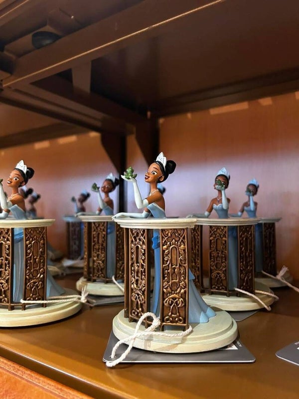 Small Tiana & the frog figurine - Disneyland Paris