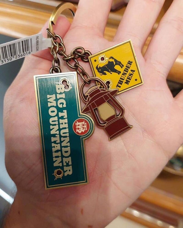 Big thunder mountain keychain - disneyland paris