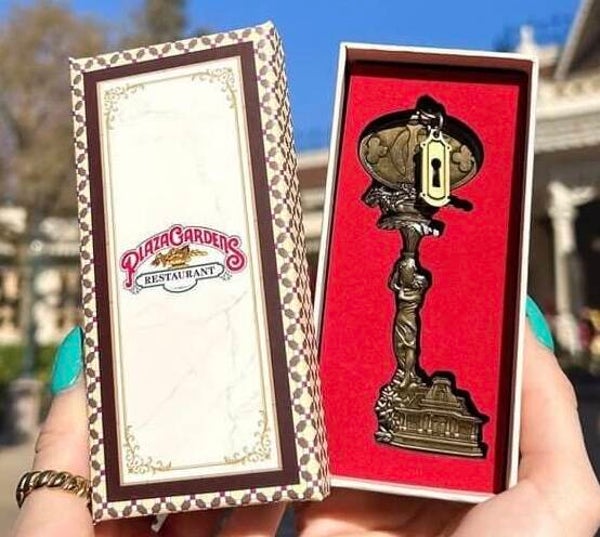 Limited edition plaza gardens key - Disneyland Paris