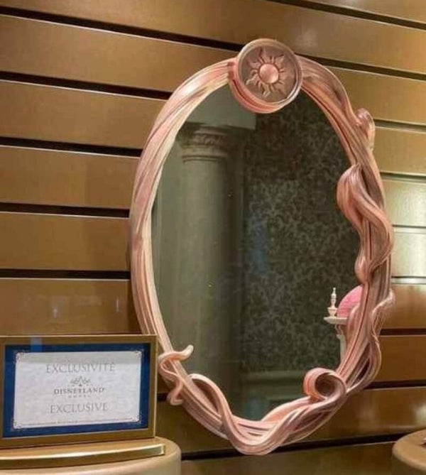 Tangled mirror DISNEYLAND HOTEL - disneyland paris