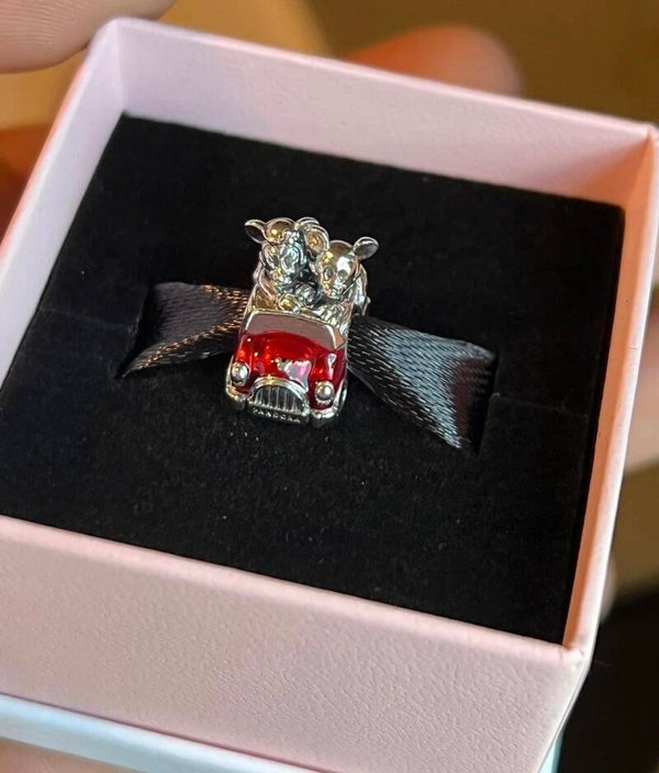 Mickey & Minnie red car - pandora charm - Disneyland Paris