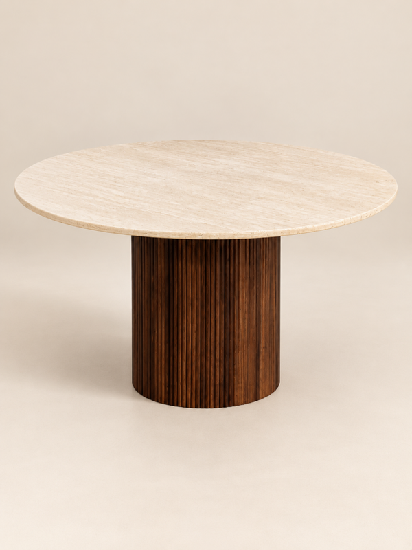 Japandi ronde eettafel Ø130 cm – mat travertine blad en donker walnoot onderstel