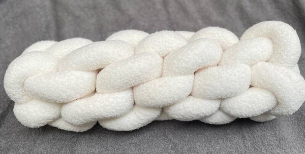 Fancy kussen - Knitted - 50cm lang bij 18cm  - teddy stof - soft touch
