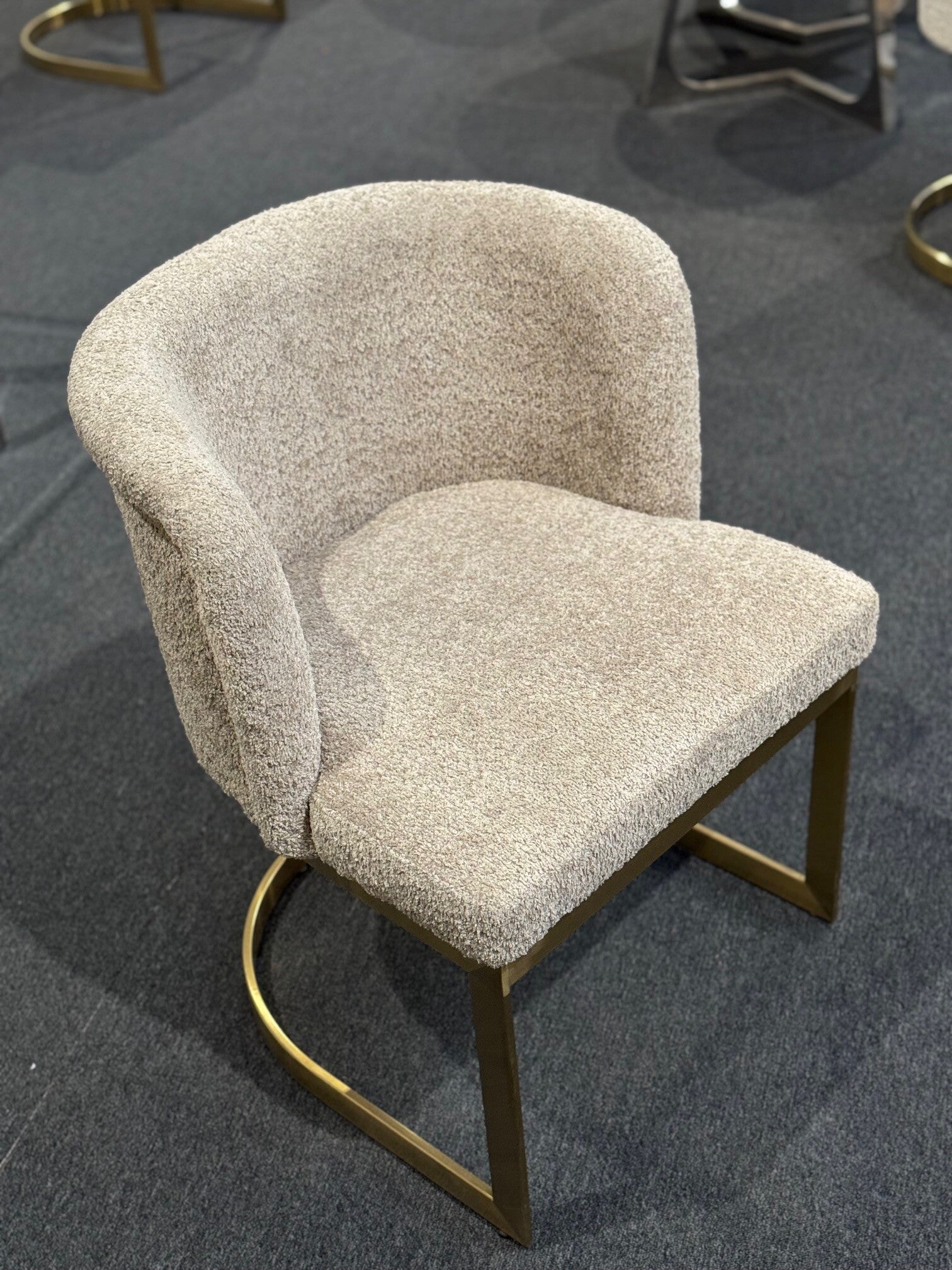 Eetkamerstoel Temptation - Boucle stof in verschillende teinten - mat gouden onderstel