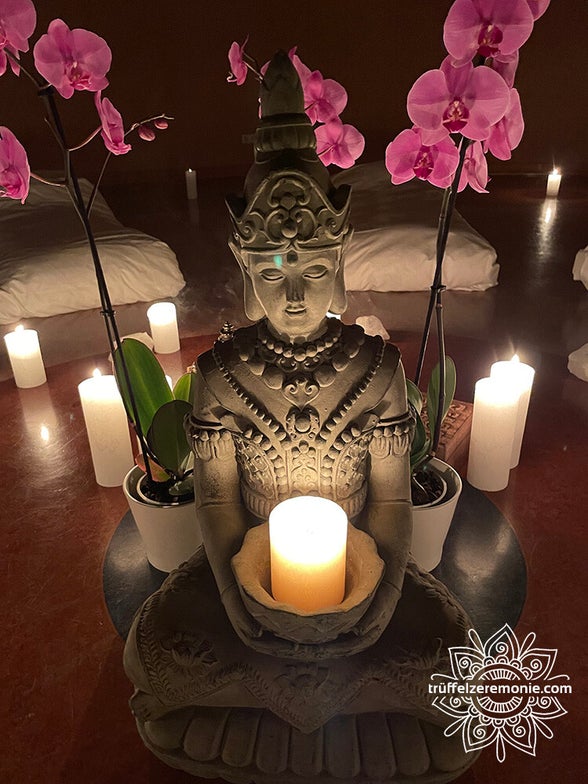 Buddha bewacht die Trüffelzeremonie