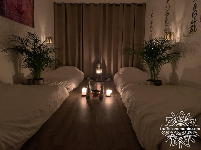 Een riant en heerlijk bed voor de innerlijke reis bij Truffelceremonie.com
