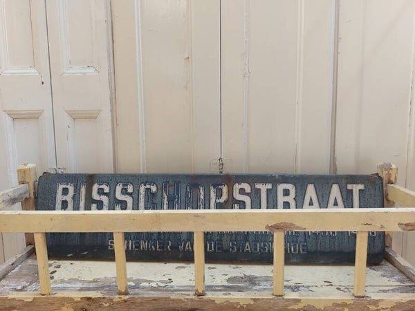 ♠ Oud metalen straatnaambord