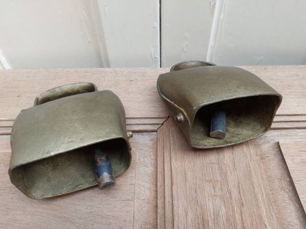 ☻ 2 oude koebellen