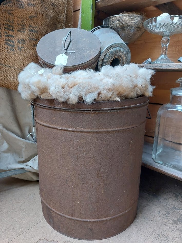 ♥ Oud verweerd metalen blik / vat