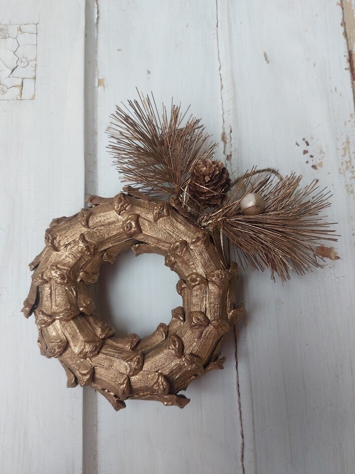 ♥ Goudkleurige decoratieve kransje