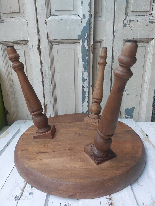 → Ronde bijzettafel van mangohout