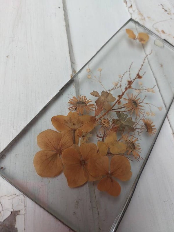 ♠ Geperste bloemen tussen glazen lijst