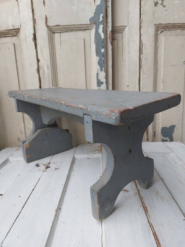 ♦ Houten vensterbank kruk grijs