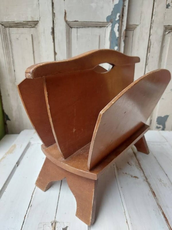 ♫ Oude lectuurbak van hout