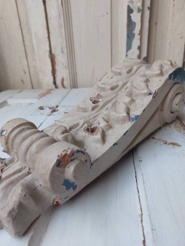 ♠ Antieke console met acanthusbladmotief