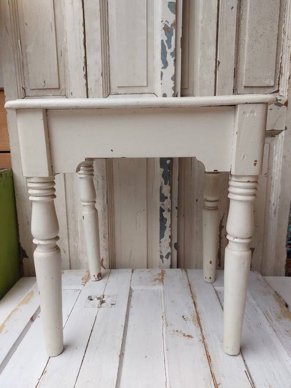 ♠ Antiek tafeltje roomwit