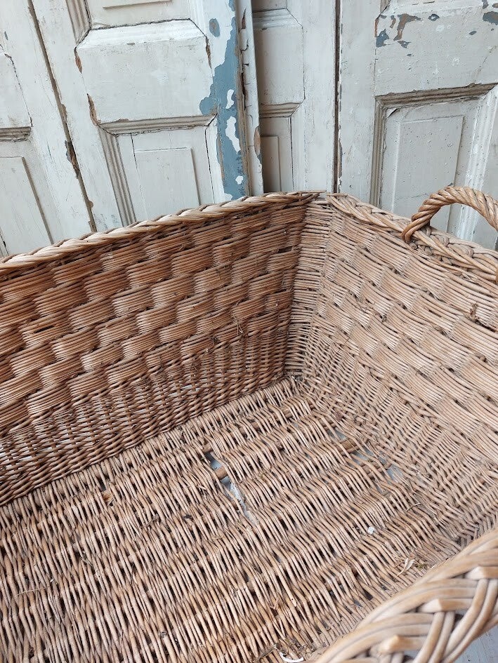 ♠ Grote oude wasmand