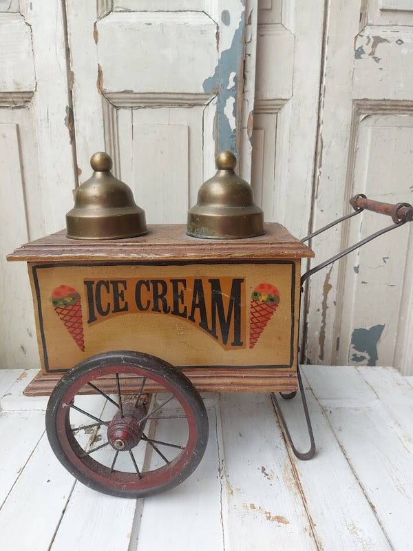 ♠ Nostalgische miniatuur ijscokar