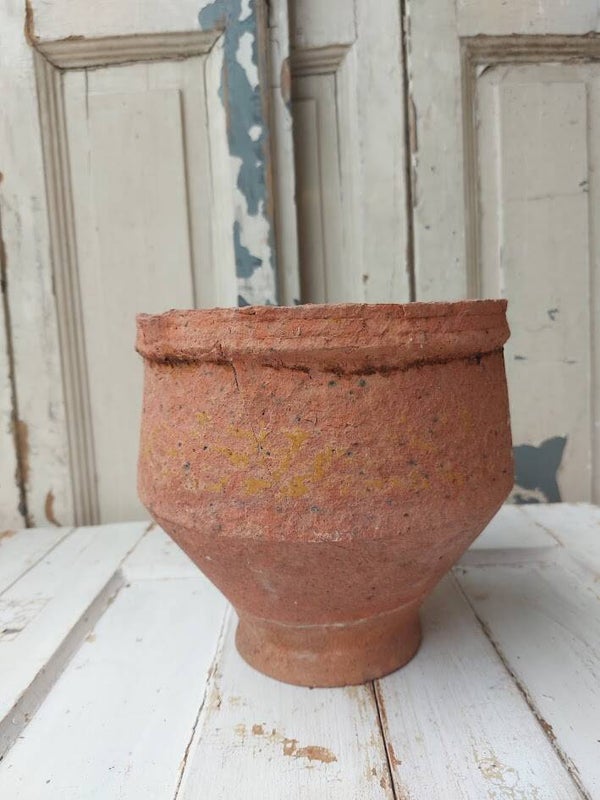 ♦ Terracotta redware pot