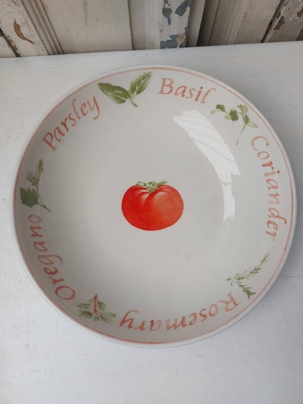 ♦ Crate & Barrel Pomodori pastabord