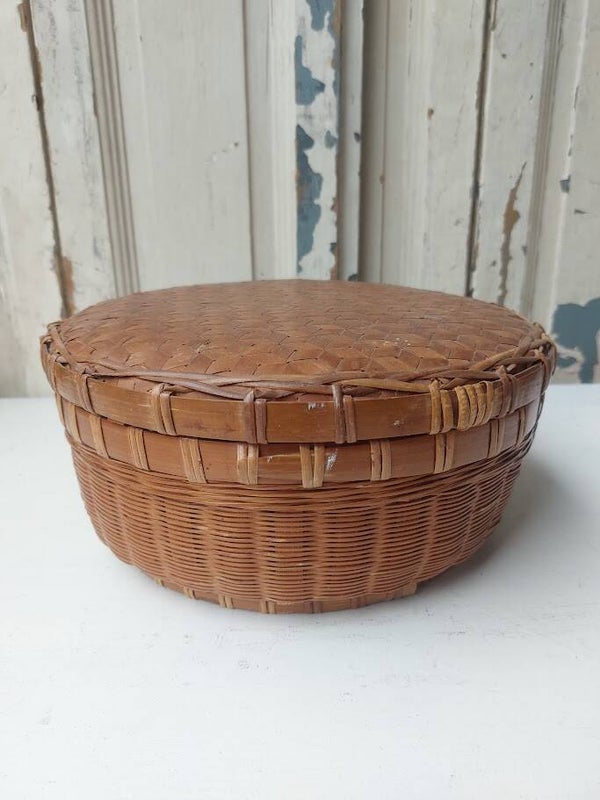 ♦ Handgeweven bamboe mand