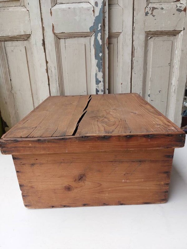 ☻ Rustiek houten kistje