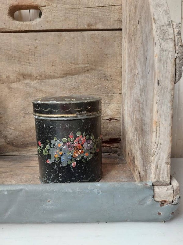 ☻ Zwart blikje met bloemmotief