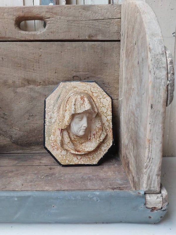 ☻ Antieke wandplaquette van gips