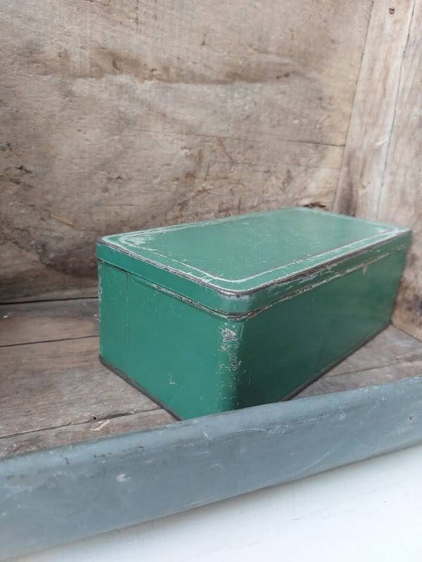 ☻ Groen metalen opbergdoos.