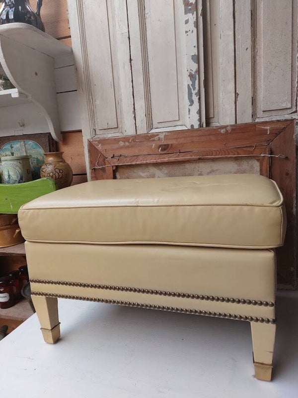 ☻ Vintage Gestoffeerde Hocker / Voetenbank