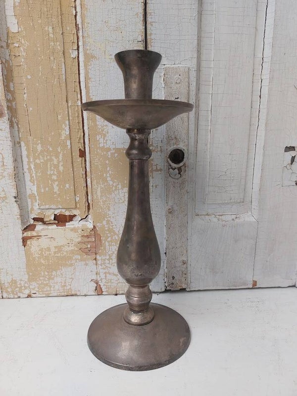 ☻ Metalen Baluster Kandelaar met Stoer Patina