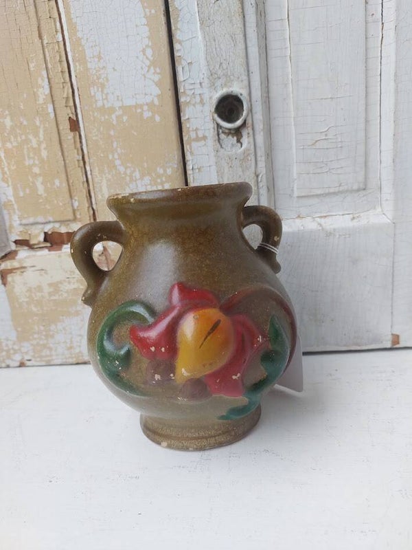 ☺ Gouds Plateel Vaas met Oortjes – Bloemenreliëf (Jaren 30/50)