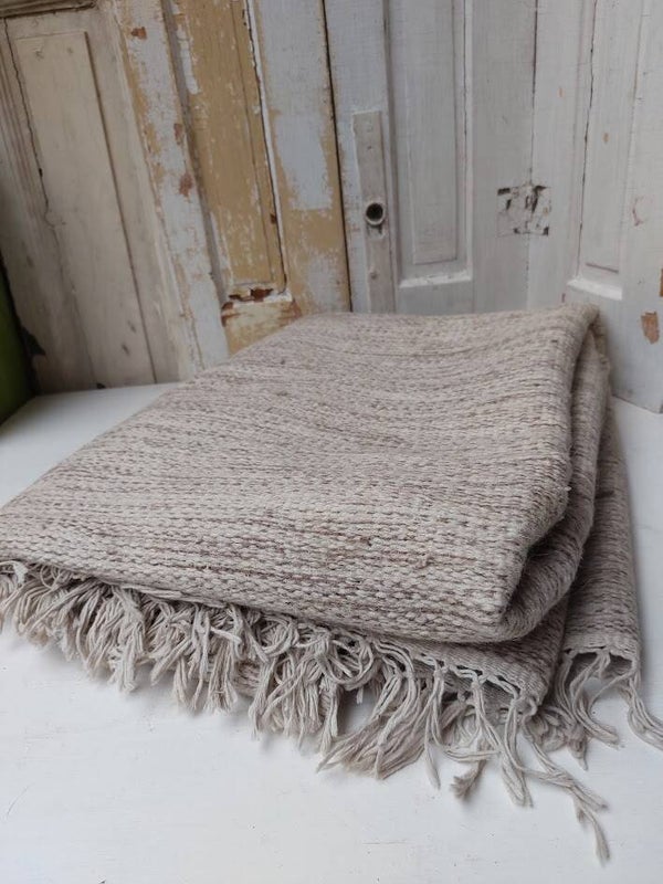 ☻ Handgeweven wollen kleed / loper met franjes