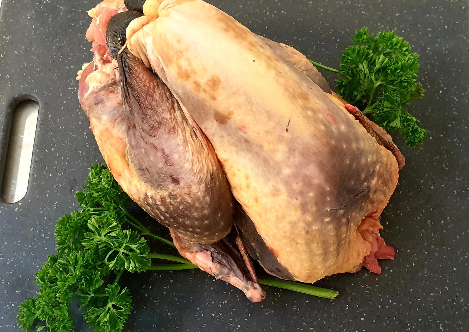 Pintade fermière prête à cuire