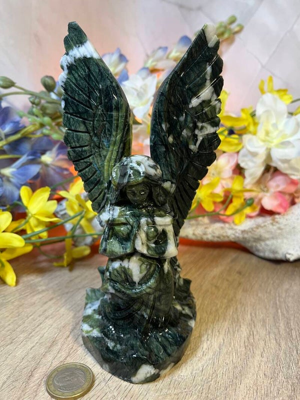 Engel geknield Jade