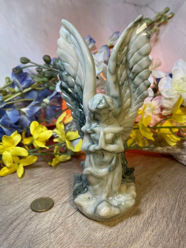 Engel geknield Jade