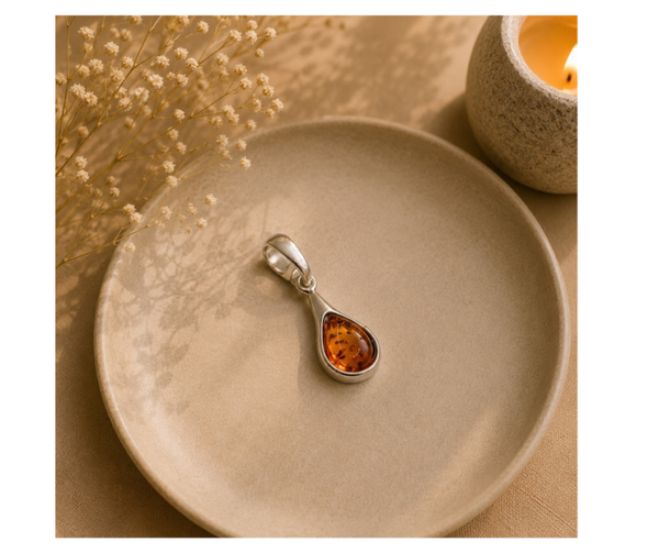 Amber/Barnsteen hanger | Vitaliteit, Spontaniteit en Zelfvertrouwen