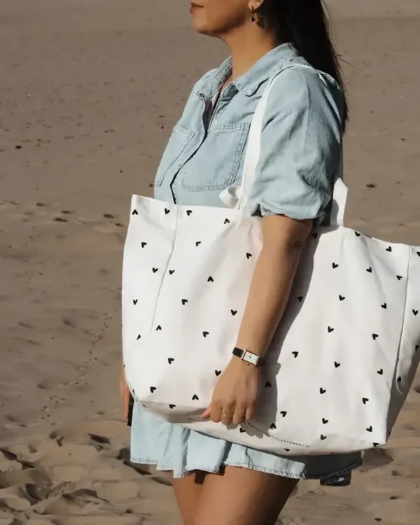 Winkeltje van Anne - XXL strandtas hartjes