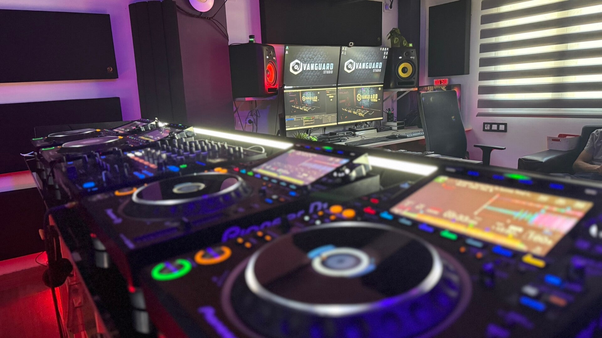 Equipo Pioneer CDJ 3000, Estudio