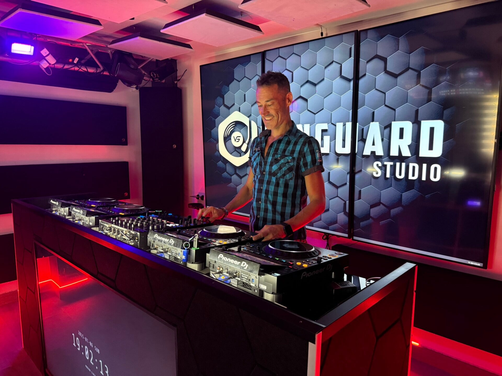 Juanje DJ en Vanguard