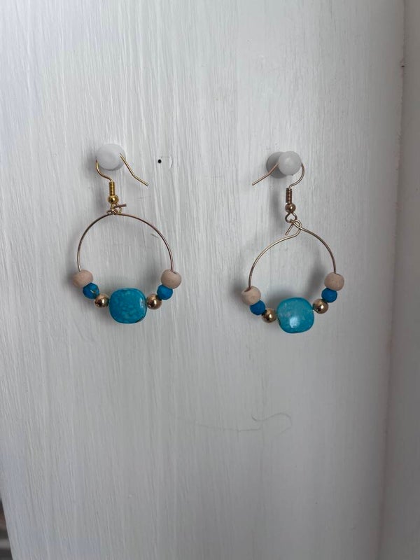boucles d oreilles perle bleu