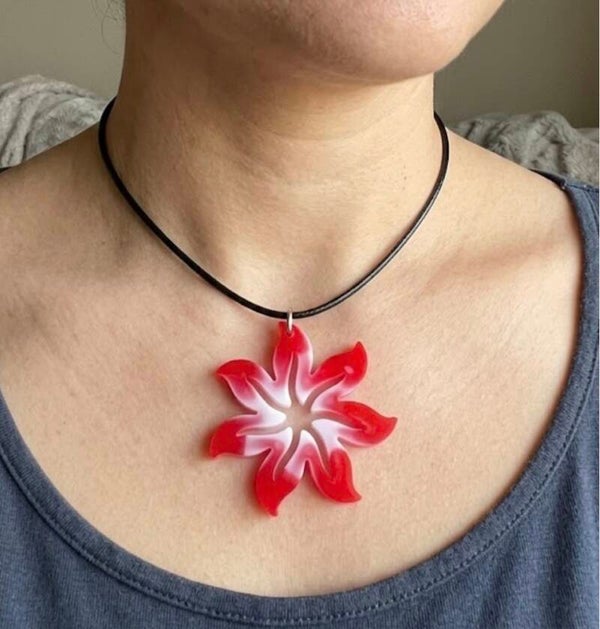 Collier fleur rouge et blanc