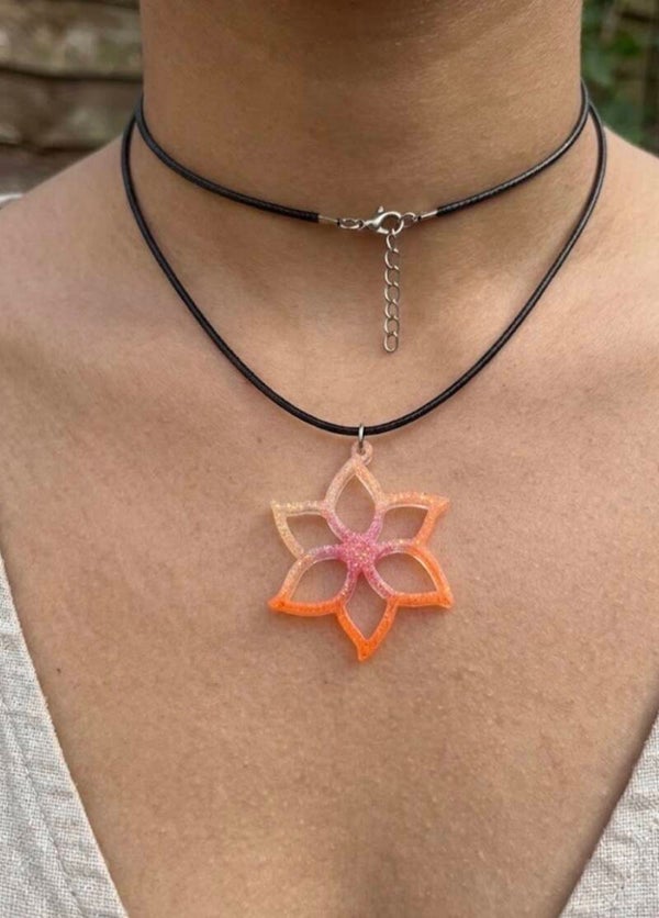 Pendentif fleur étoiles