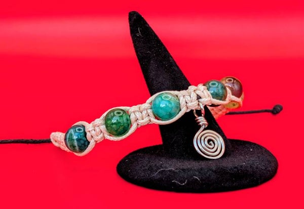 Bracelet agate veine de dragon fil beige clair insert spirale argentée